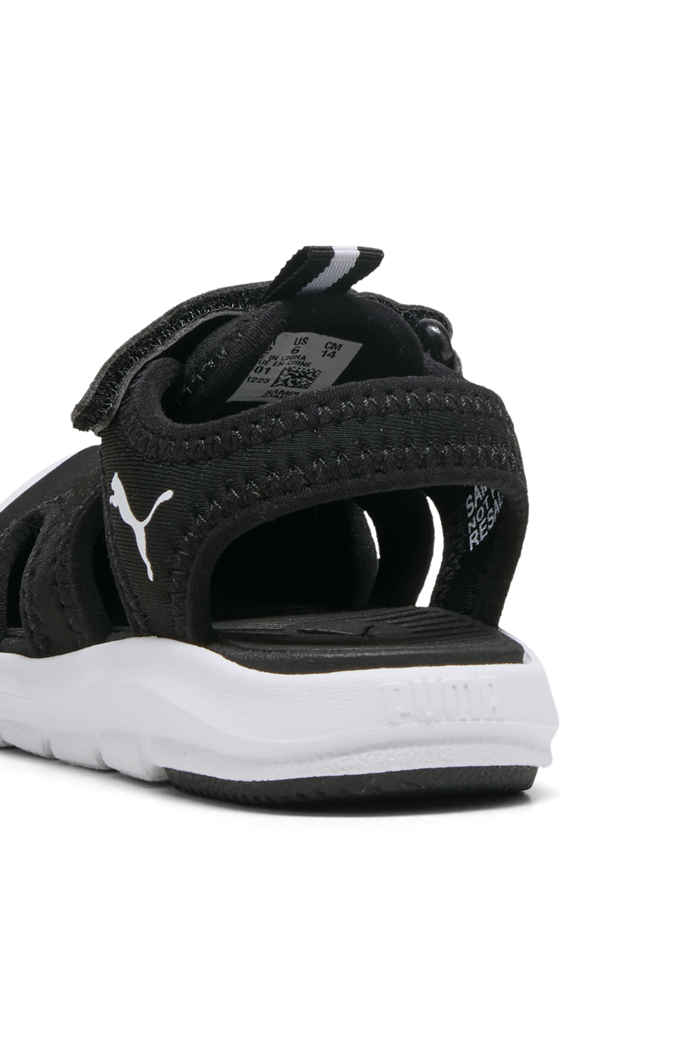 תמונת פנים של סנדלים