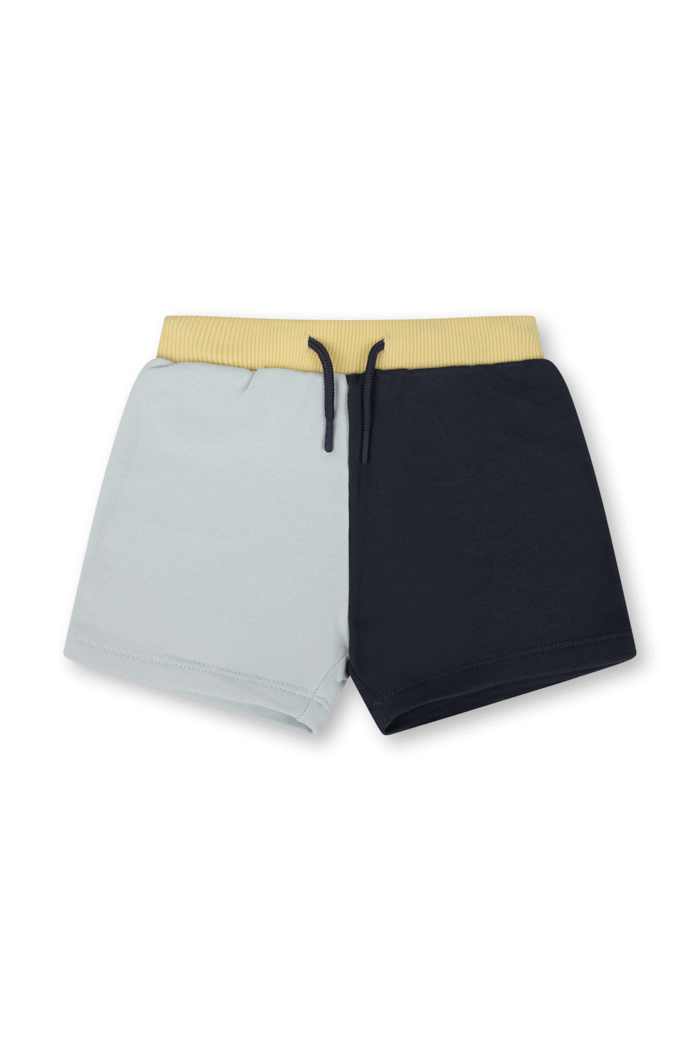 תמונת פנים של סט מכנסיים וחולצה עם הדפס