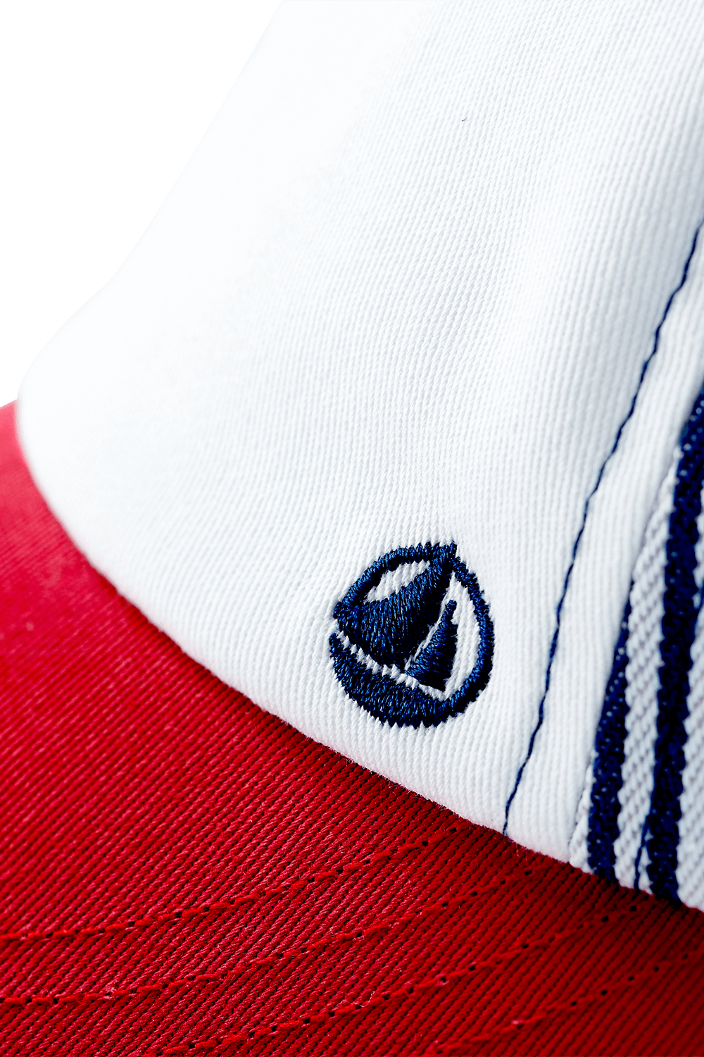 כובע בייסבול עם פסים בגווני כחול, לבן ואדום PETIT BATEAU