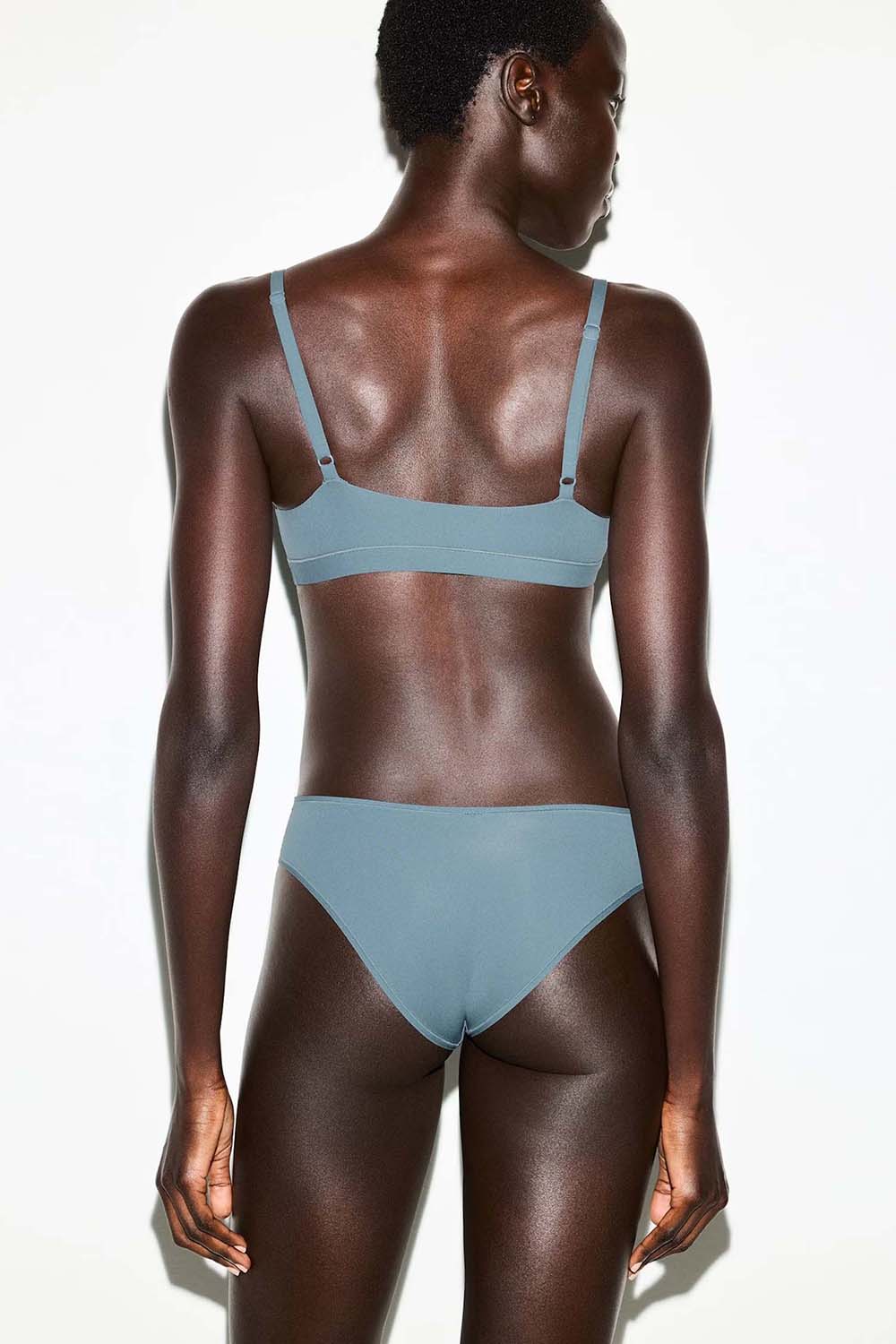 תמונת דוגמן אחורית של CHEEKY BRIEF