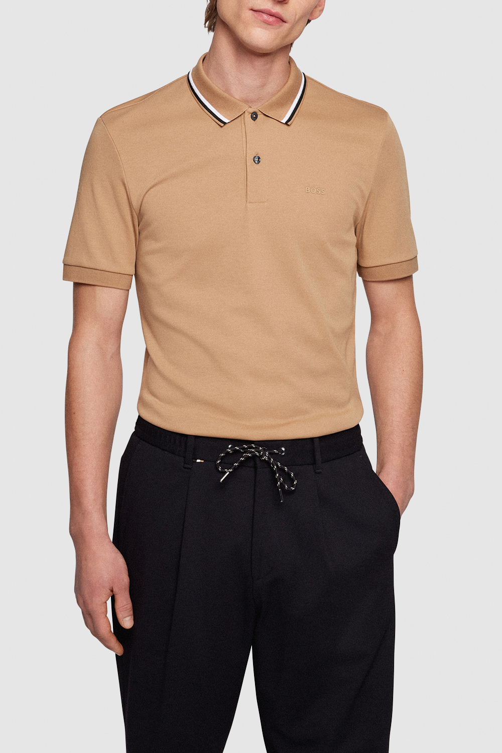 תמונת דוגמן קידמית של חולצת פולו