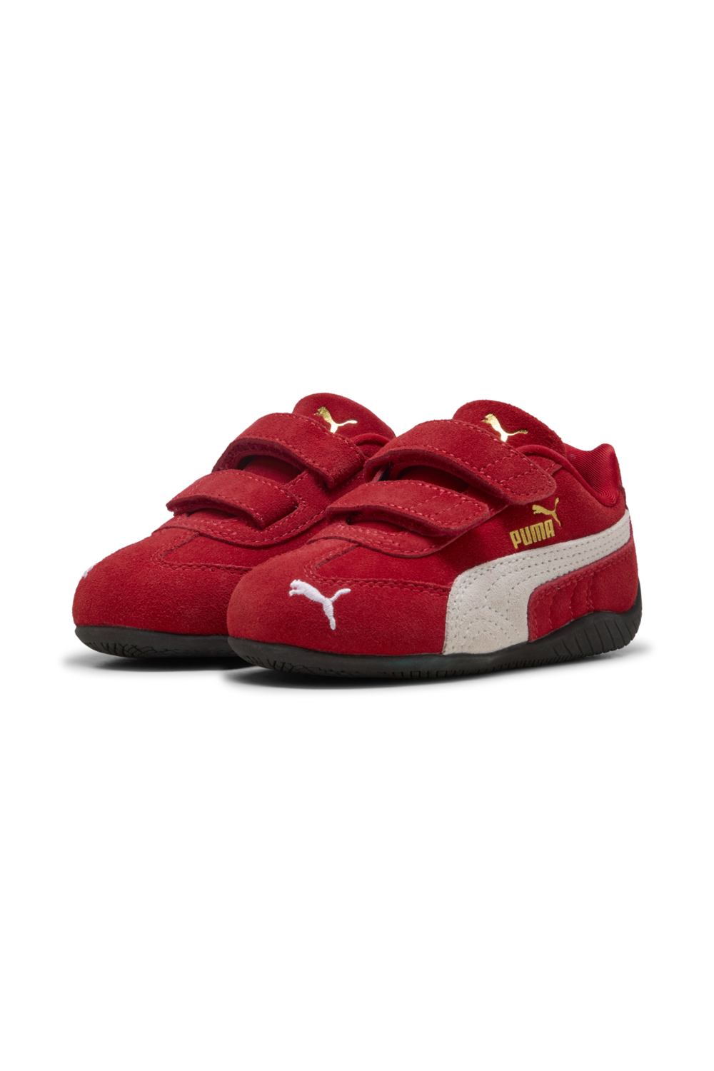 תמונת תקריב של נעלי סניקרס