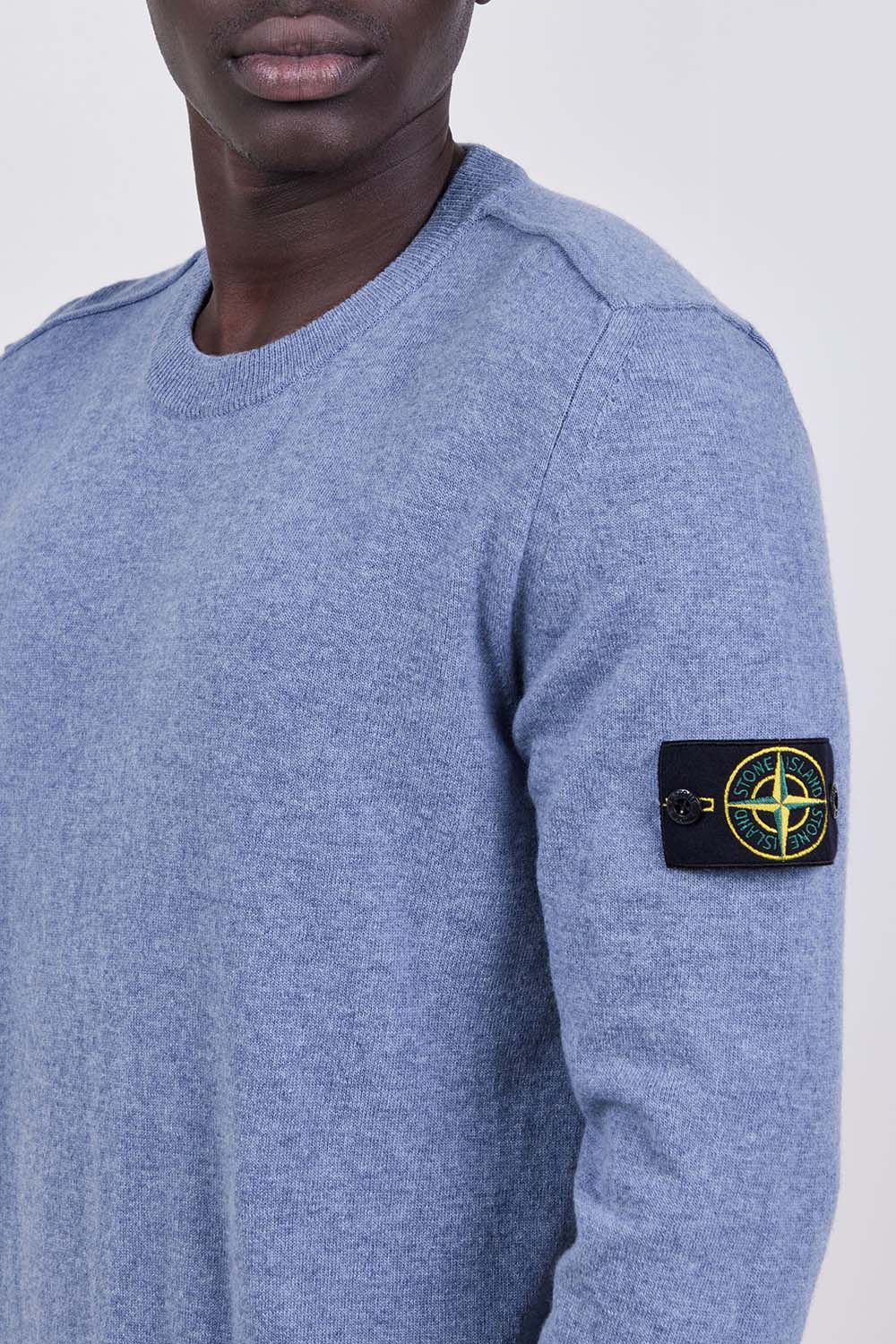 תמונת תקריב דוגמן של סריג צמר בגזרה רגילה