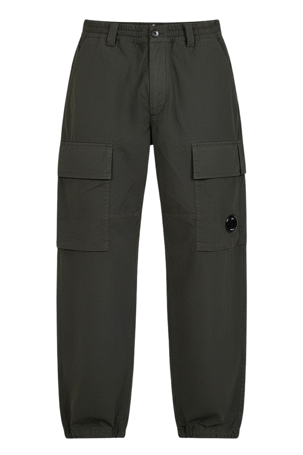 תמונה קידמית של מכנסי קרגו משוחררים