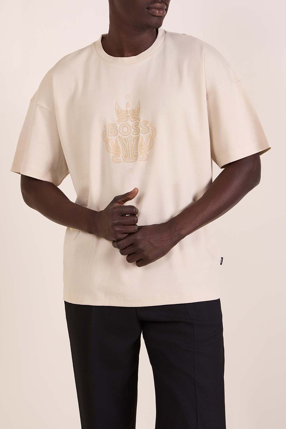 תמונת דוגמן קידמית של חולצת טי