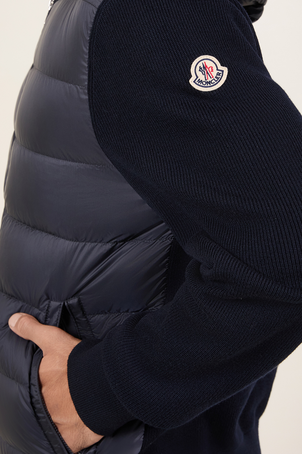 תמונת תקריב דוגמן של ז'קט קפוצ'ון