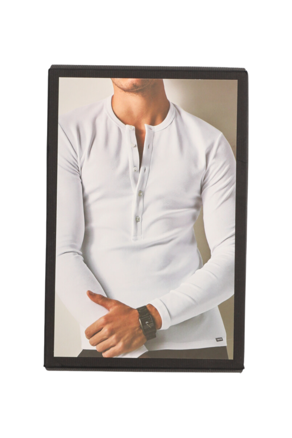 תמונת תקריב של חולצת טי שרוול ארוך