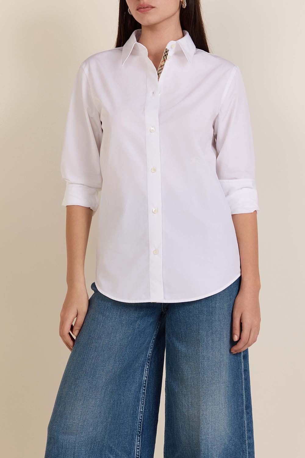 תמונת דוגמן קידמית של חולצת כפתורים אלורה