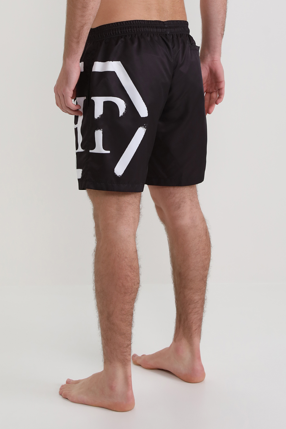 תמונת דוגמן אחורית של מכנסי בגד ים עם גולגלות