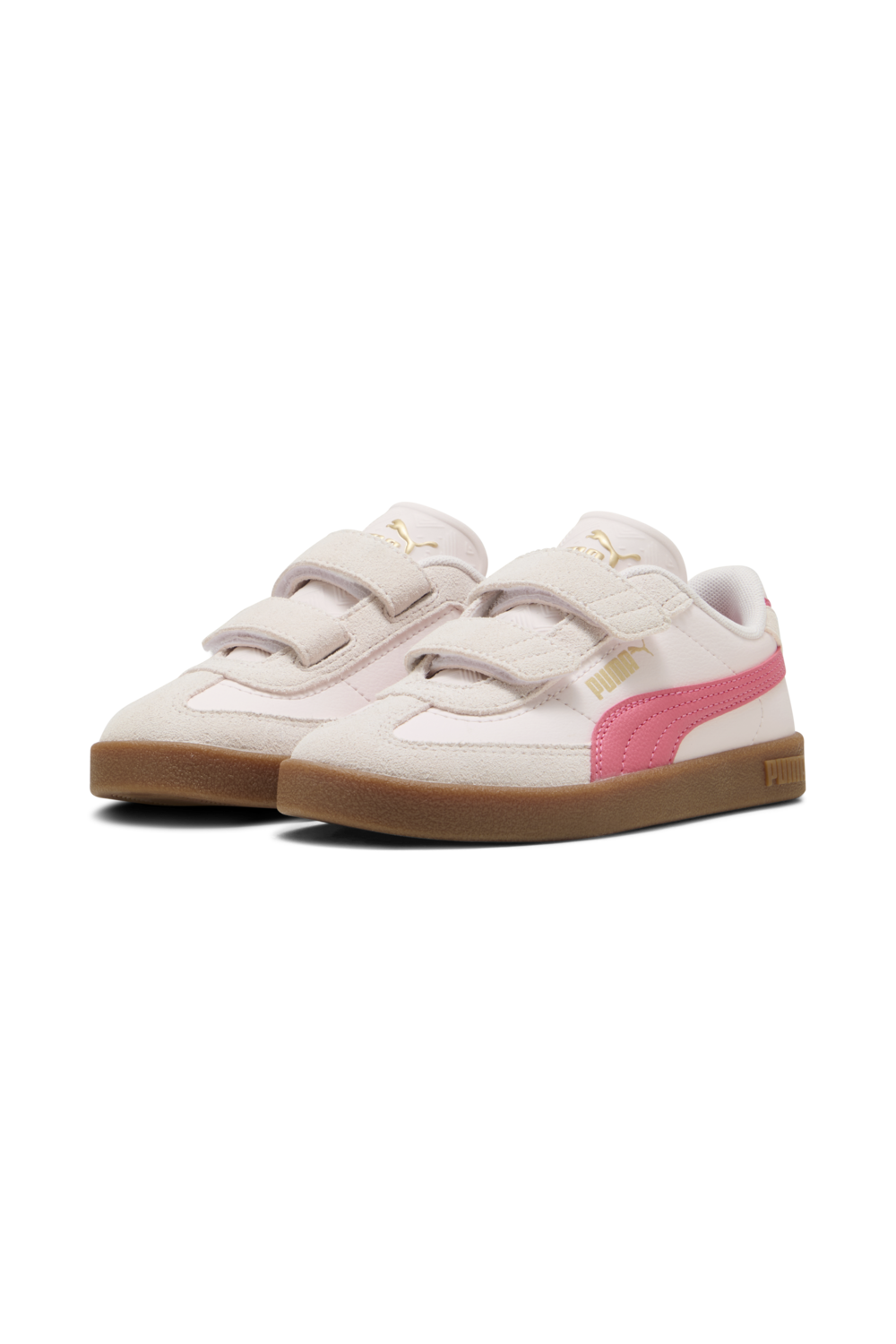 תמונת תקריב של נעלי סניקרס