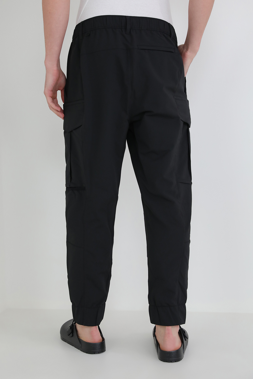 תמונת דוגמן אחורית של Cargo Pocket Jogger