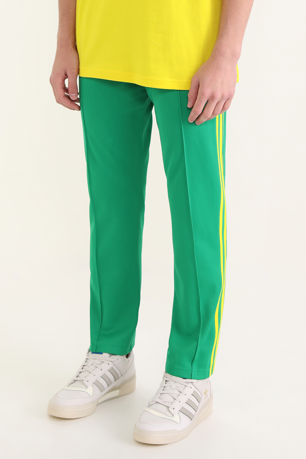 תמונת דוגמן קידמית של מכנסי טרנינג ארוכים אקולוגיים