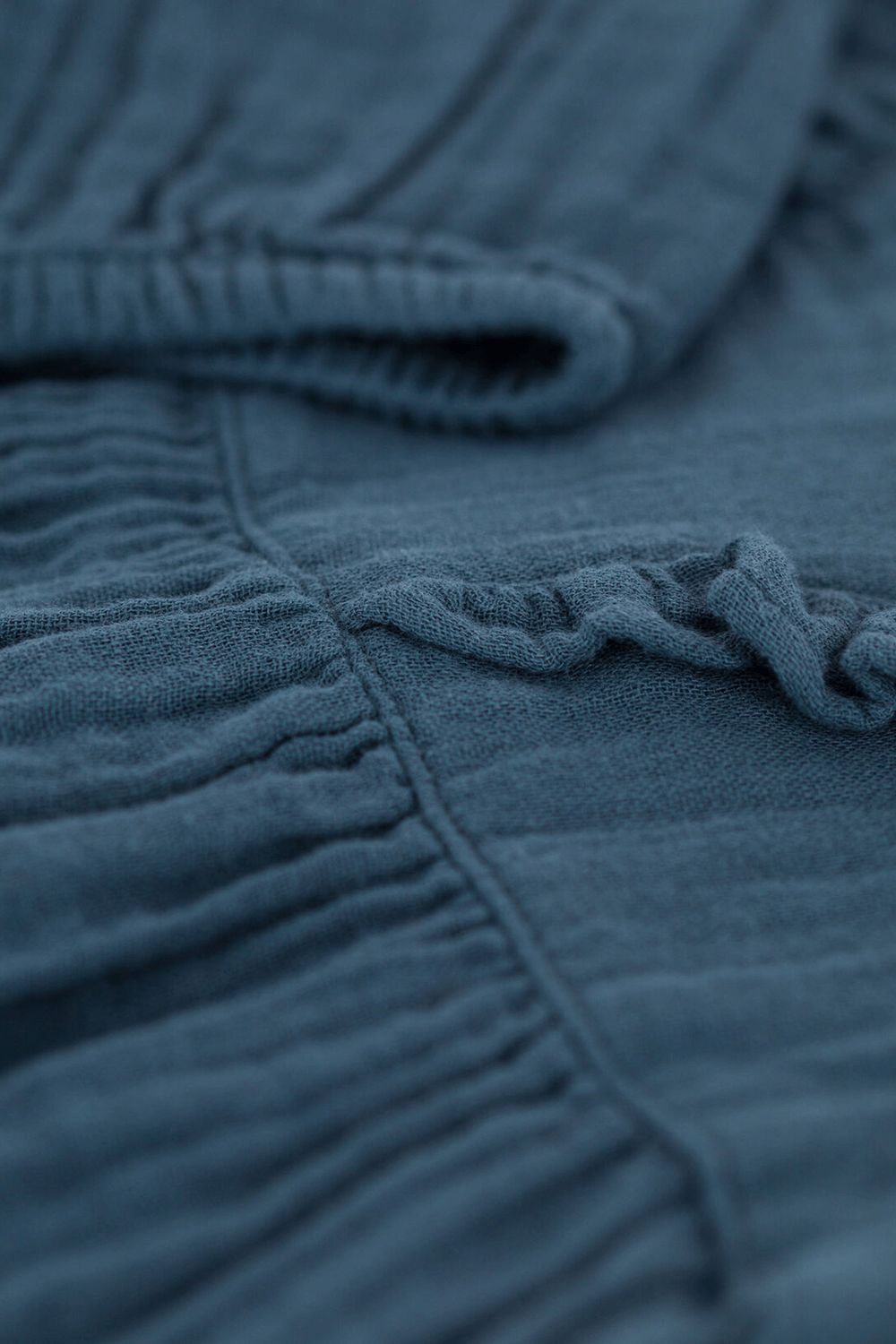 תמונת תקריב של שמלת מלמלה מכותנה עם שרוולים ארוכים - גילאי 3-12 חודשים