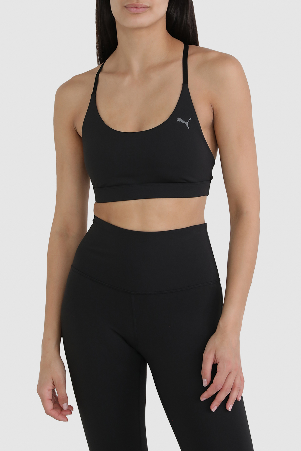 תמונת דוגמן קידמית של חזיית אימון עם רצועה מתכווננת