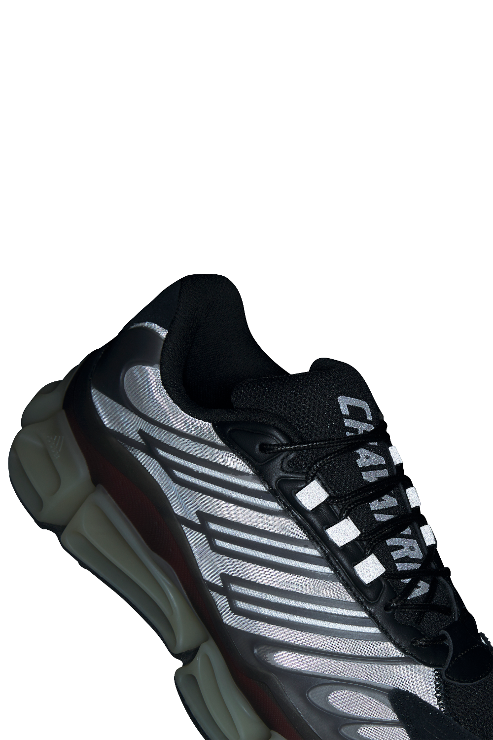 נעלי סניקרס מגה־רייד אדידס X וילי צ'אווריה