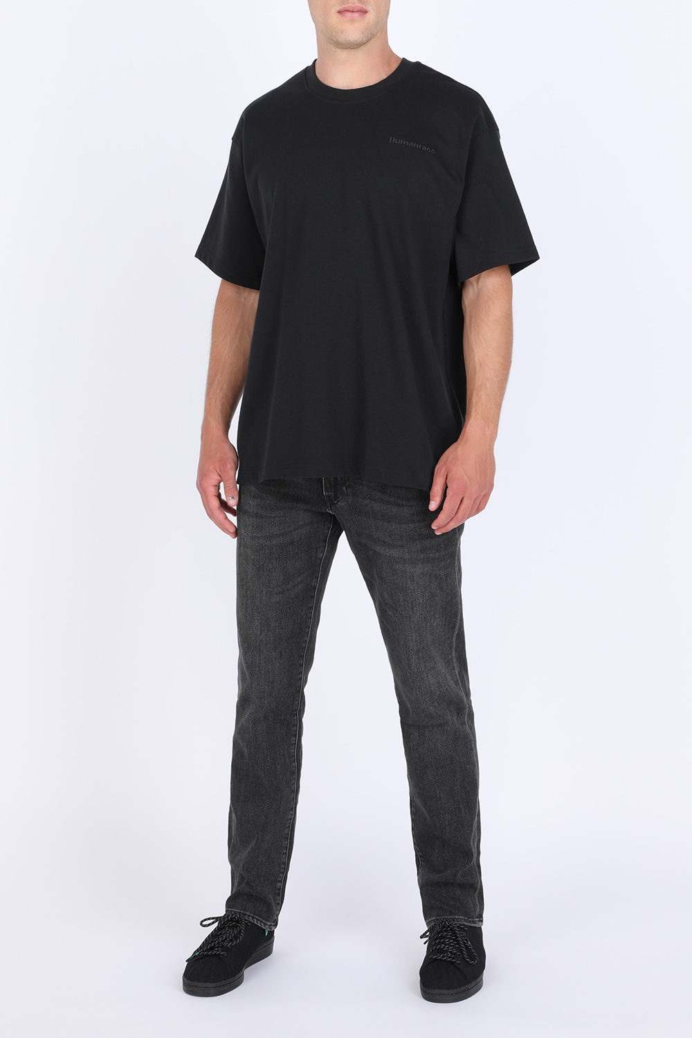 תמונת דוגמן קידמית של Pharrell Williams Primeknit Superstar Shoes in Black