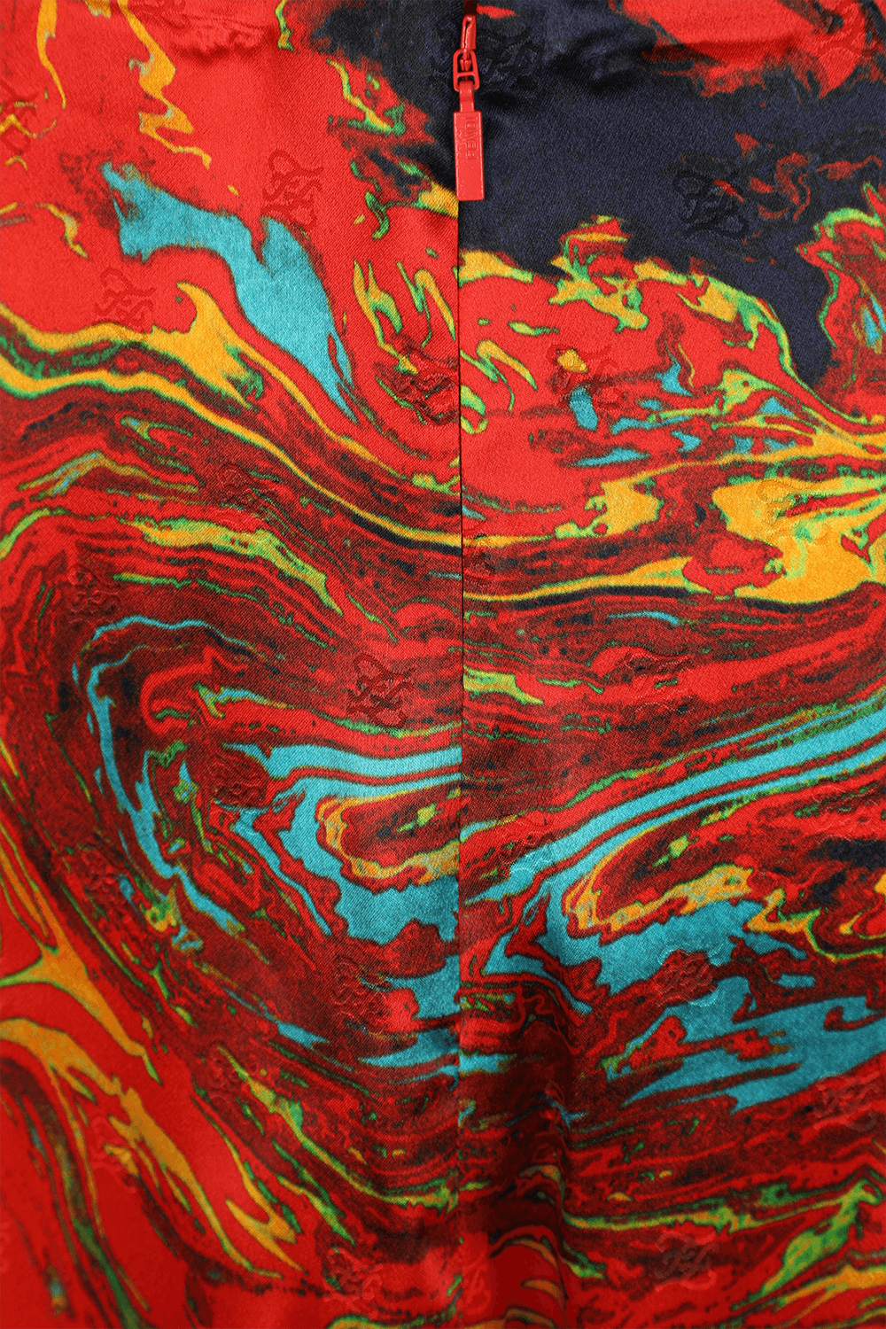 תמונה אחורית של חצאית סאטן כתומה