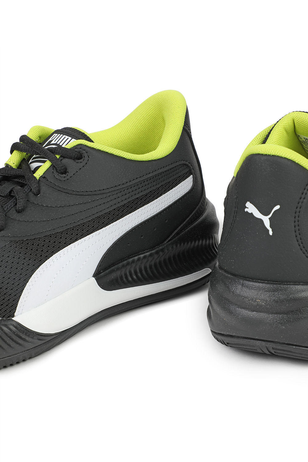 תמונת תקריב של Triple Basketball Shoes in Black and White