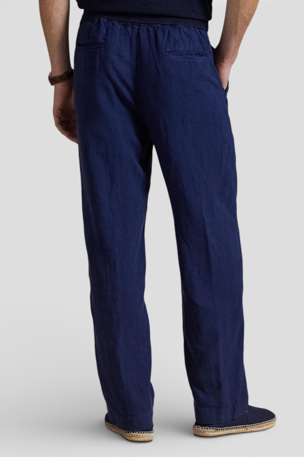 תמונת דוגמן אחורית של מכנסיים ארוכים