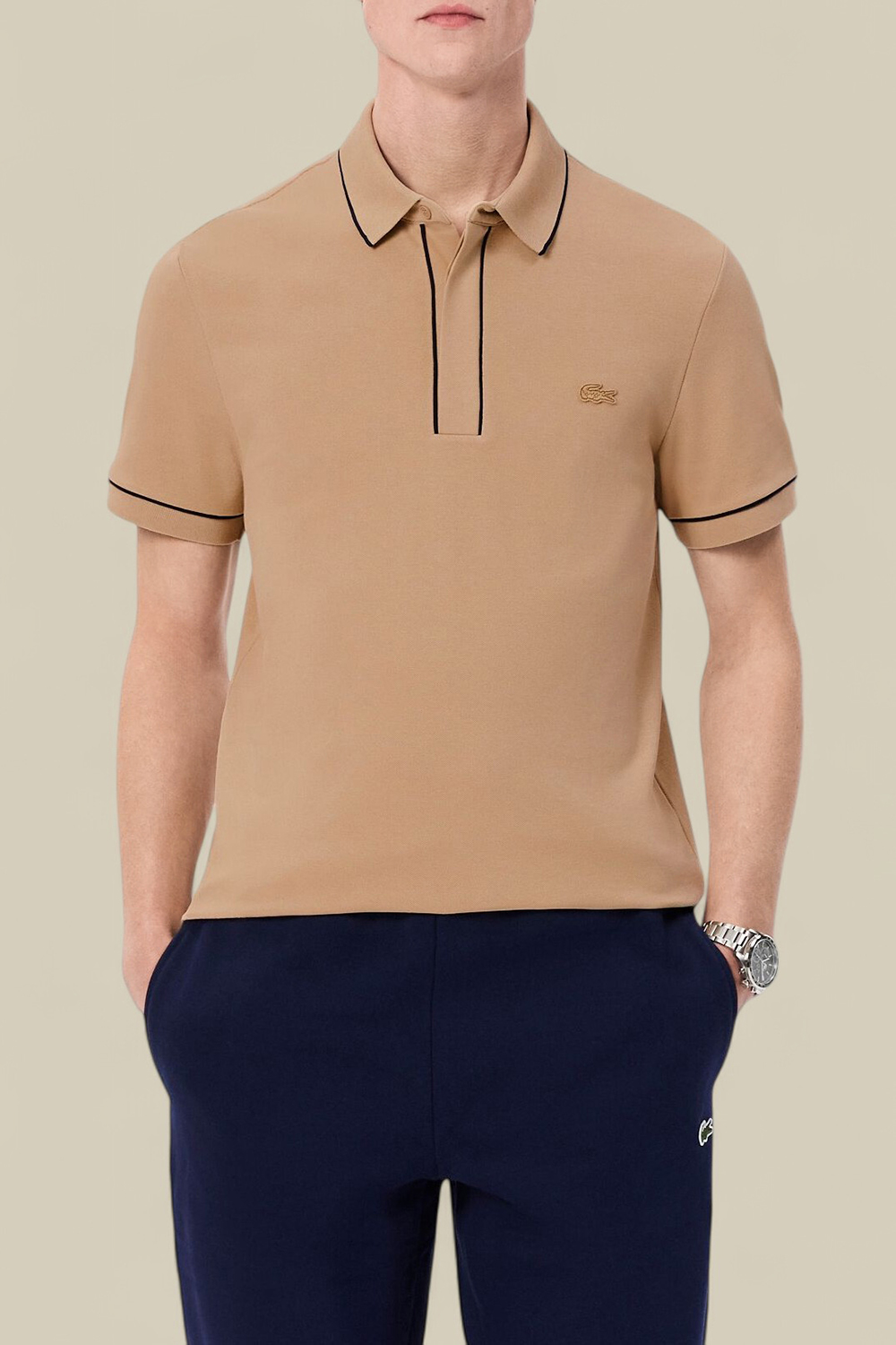 תמונת דוגמן קידמית של חולצת פולו