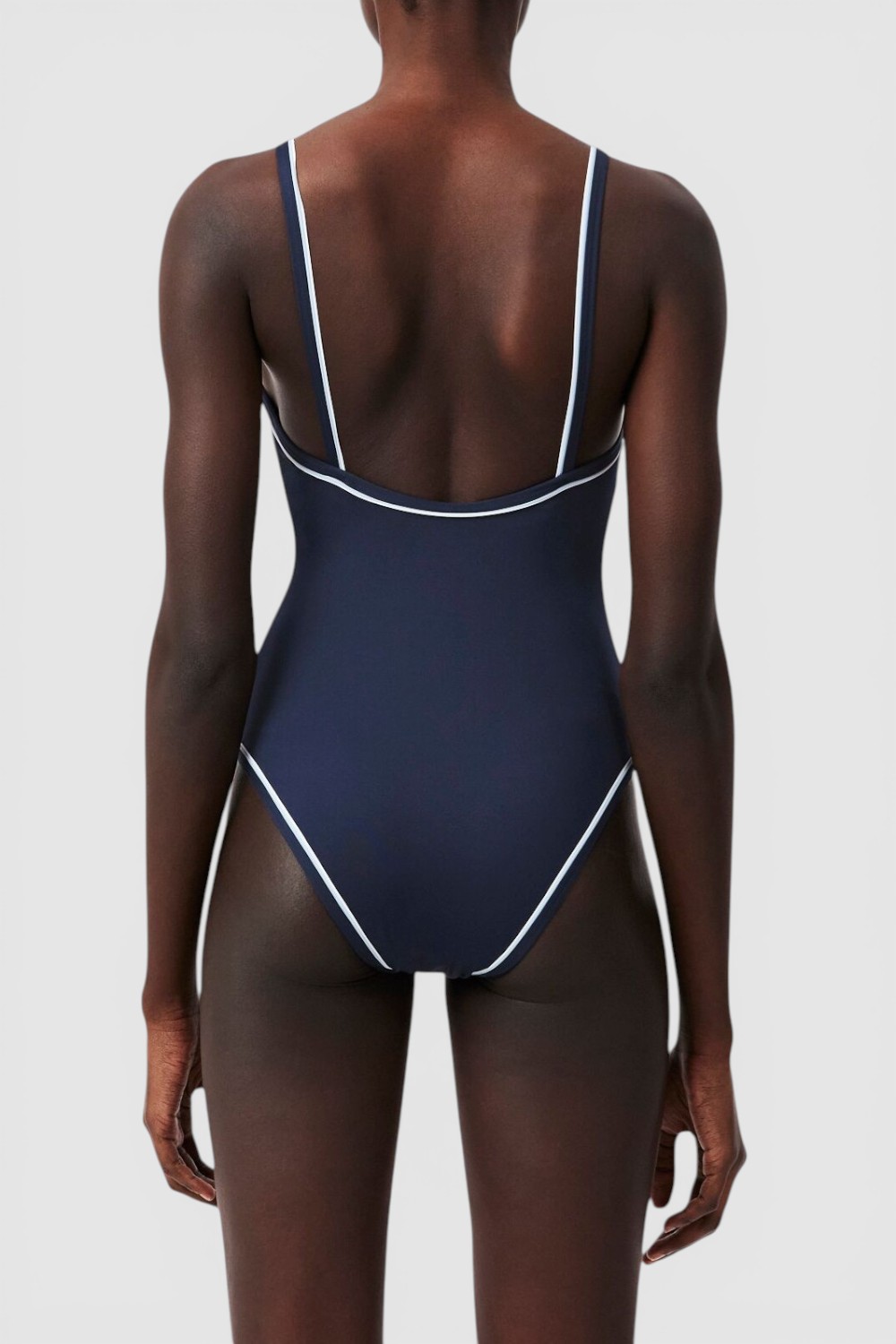 תמונת דוגמן אחורית של בגד ים שלם