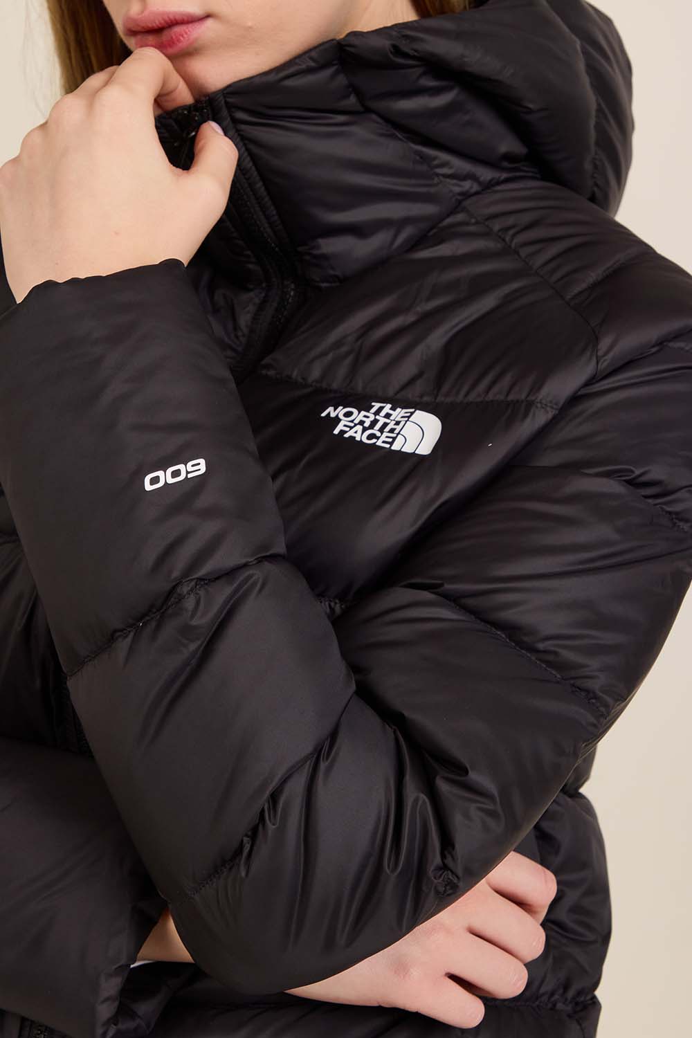 תמונת תקריב דוגמן של מעיל פוך בומבר