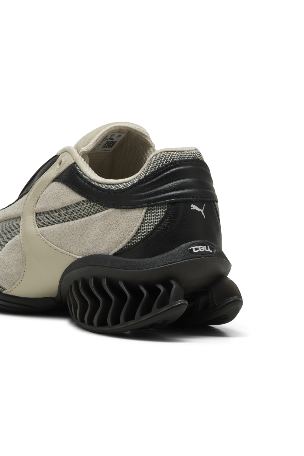 תמונת פנים של נעלי סניקרס