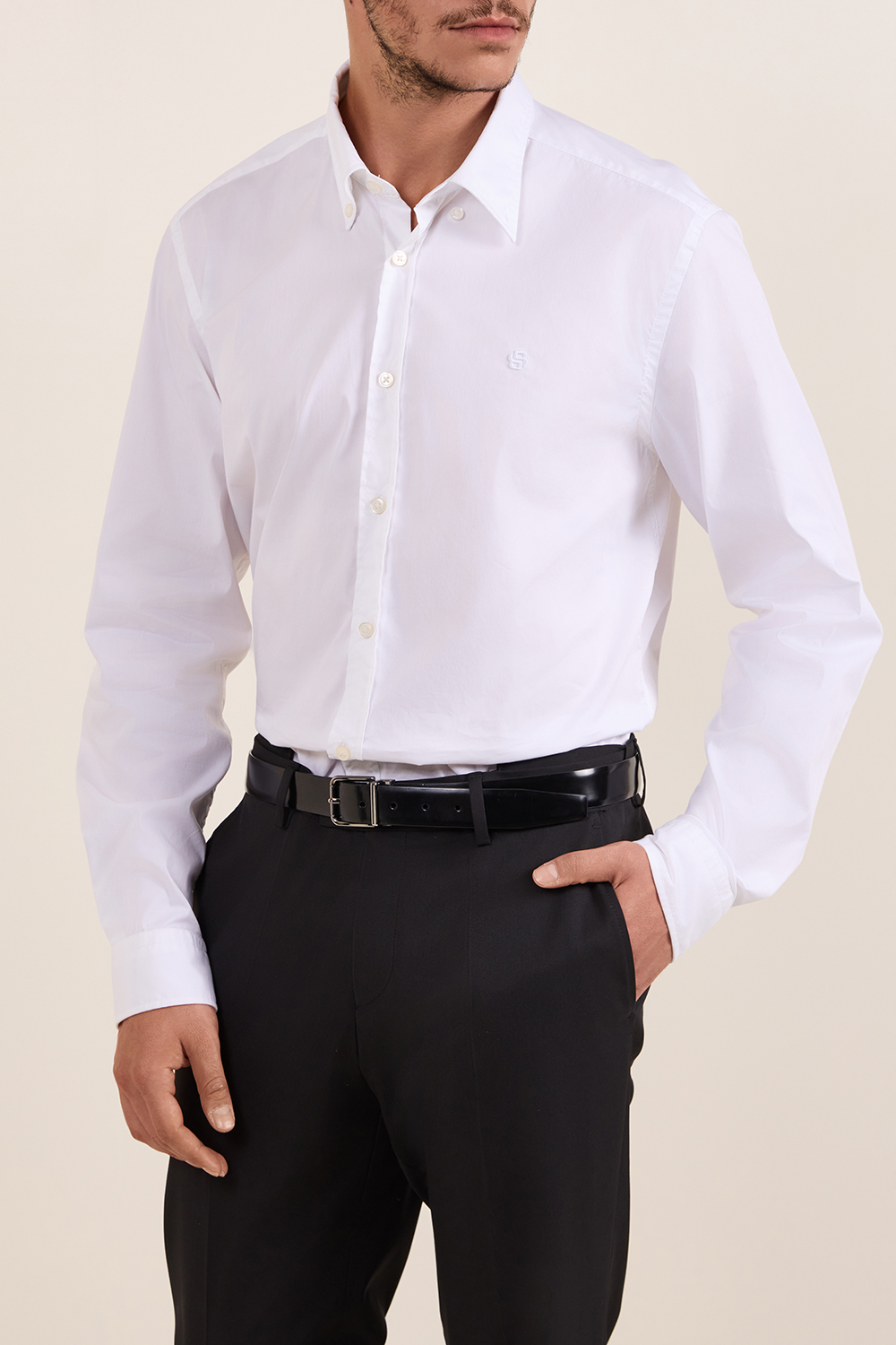 תמונת דוגמן קידמית של חולצת כפתורים