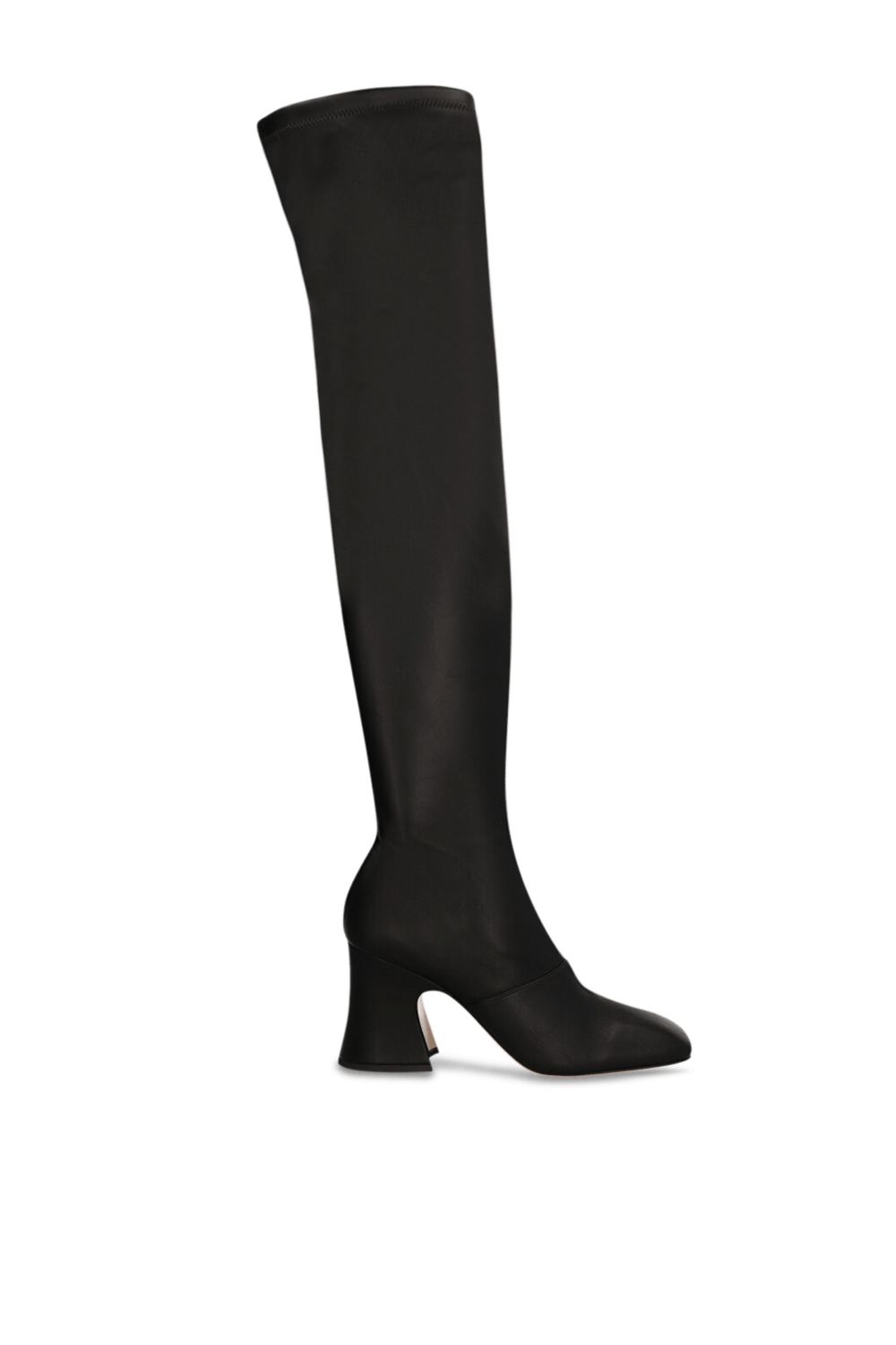 תמונה קידמית של מגפיים מעל גובה ברך