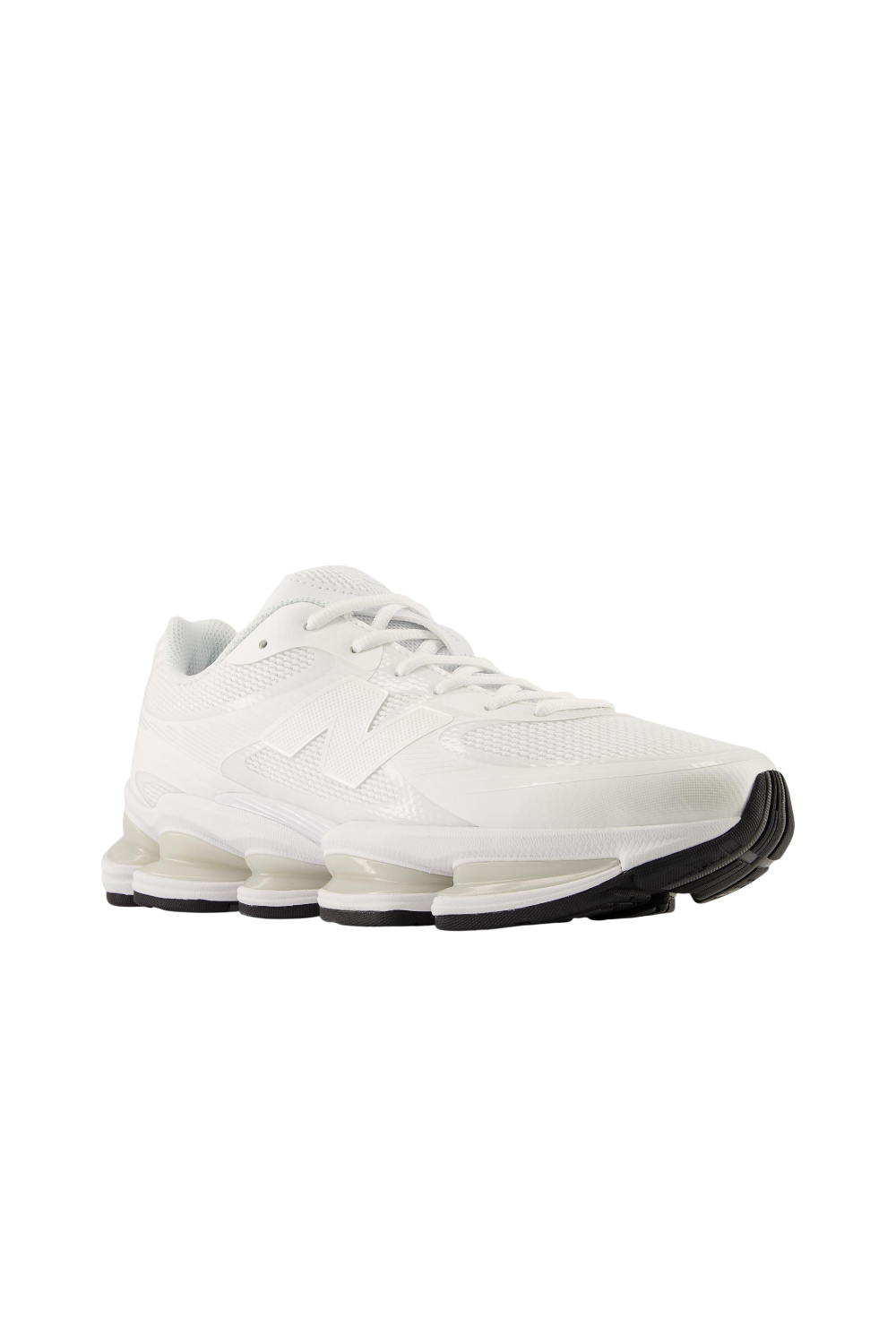 תמונת פנים של נעלי סניקרס 2000