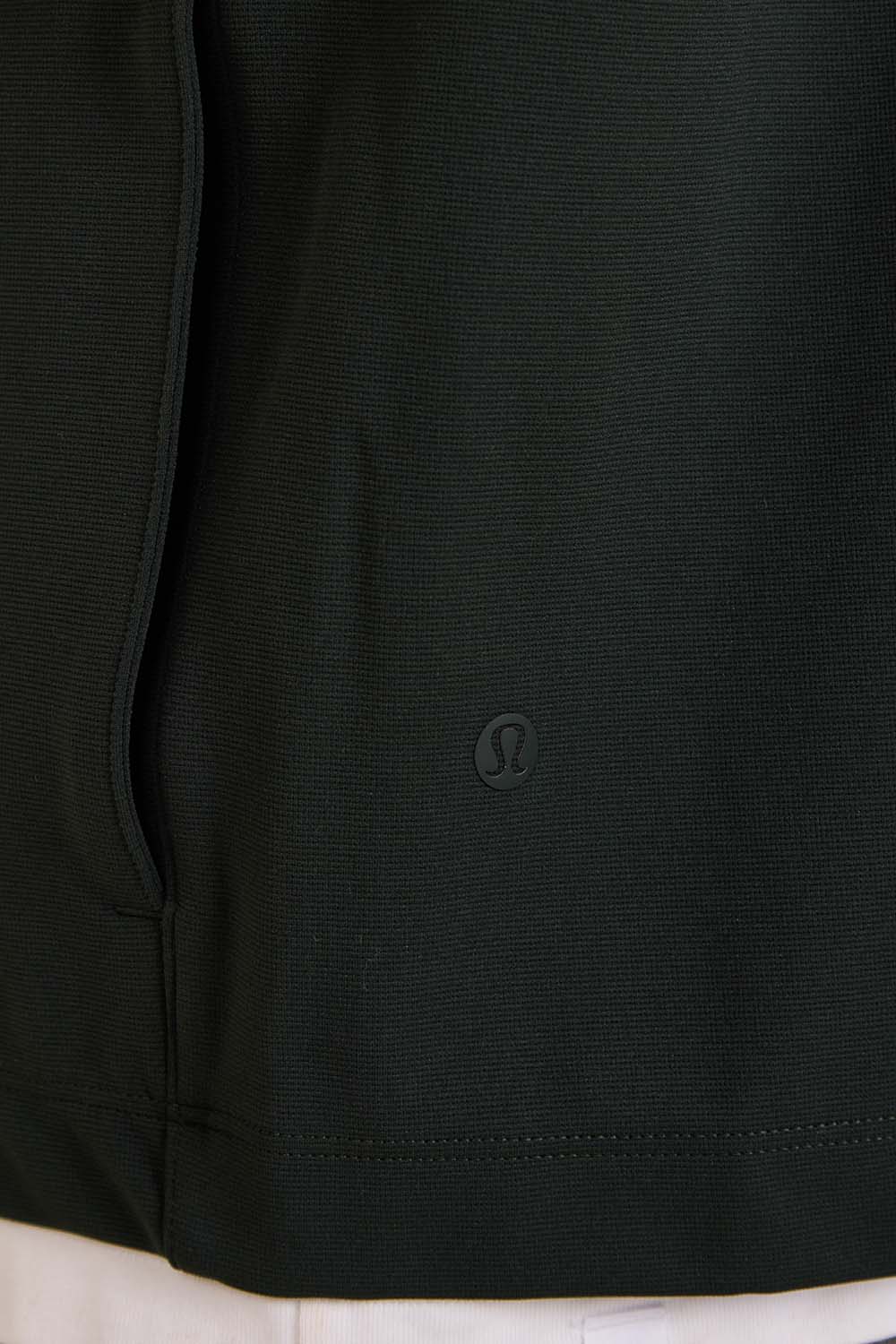 תמונת תקריב דוגמן של Sojourn Overshirt