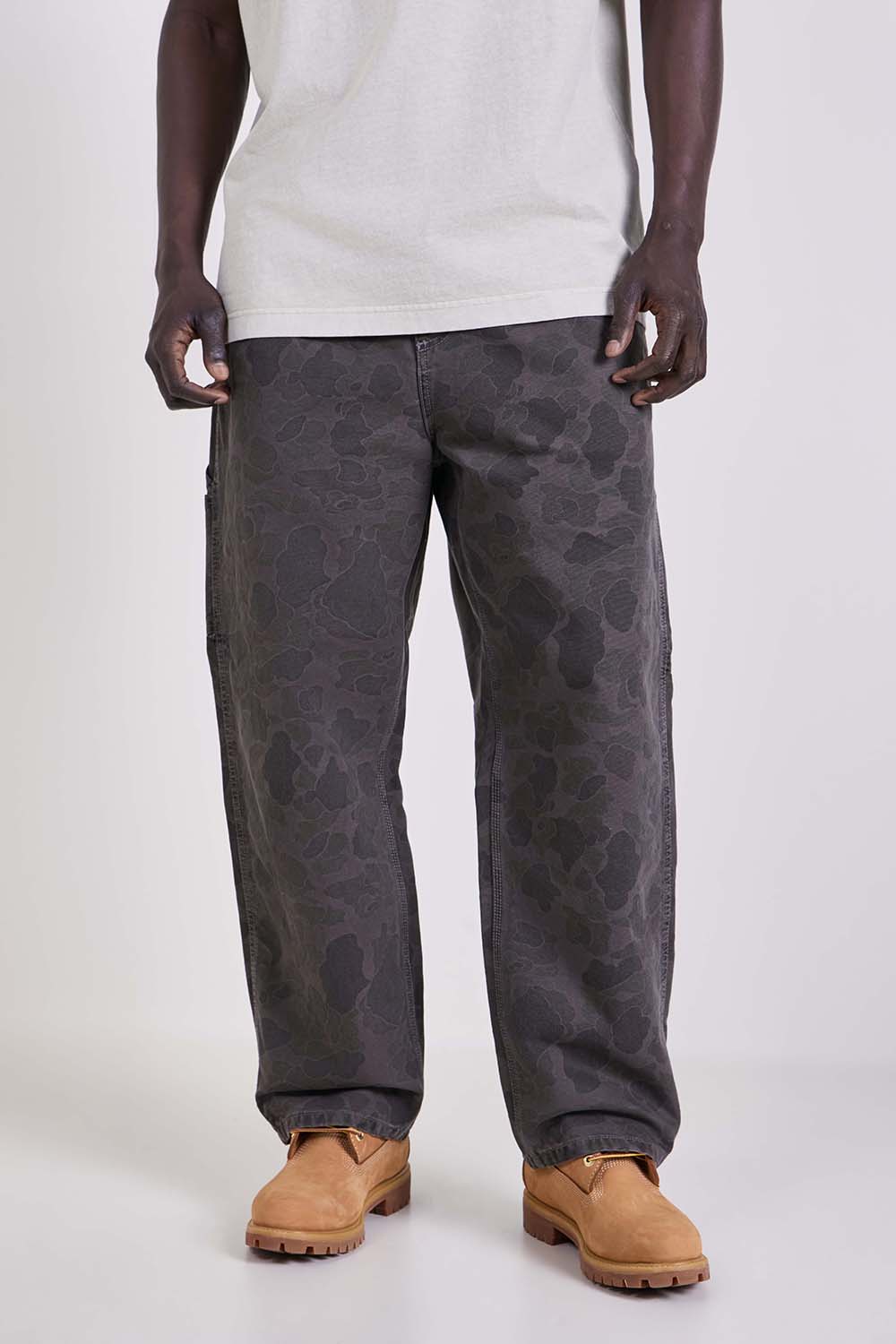 תמונת דוגמן קידמית של מכנסי קרגו