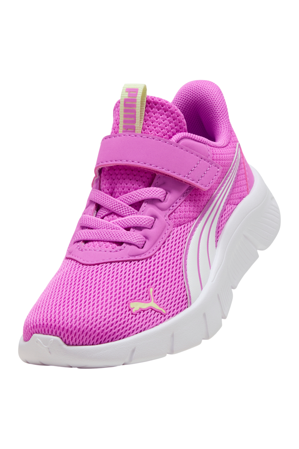 תמונת פנים של נעלי סניקרס פלקס פוקוס