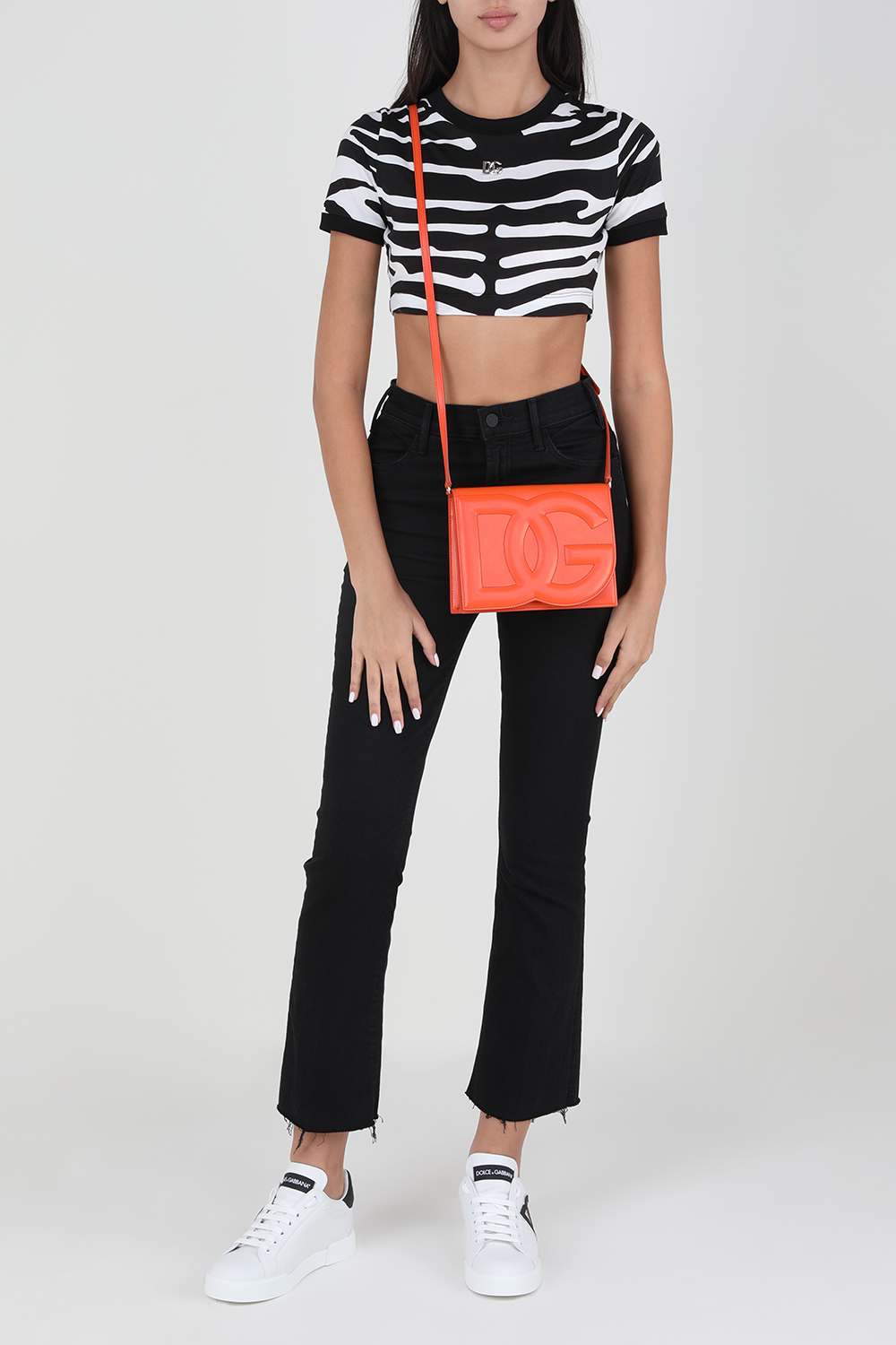 תמונת דוגמן קידמית של תיק קרוס מעור עם לוגו מונוגרמי