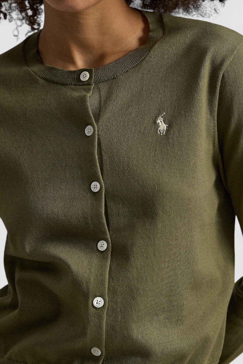 תמונת תקריב דוגמן של קרדיגן