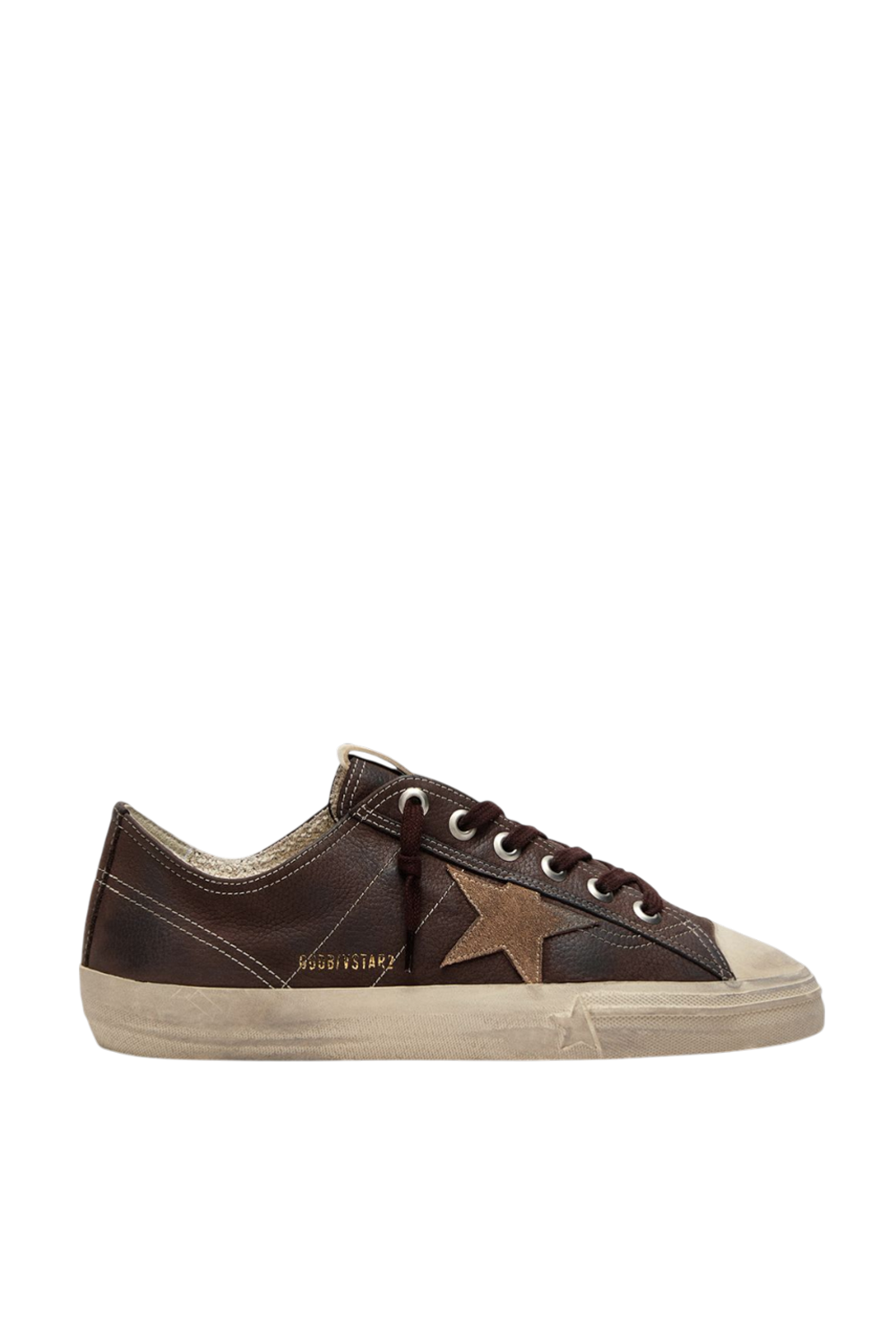 תמונה קידמית של נעלי סניקרס