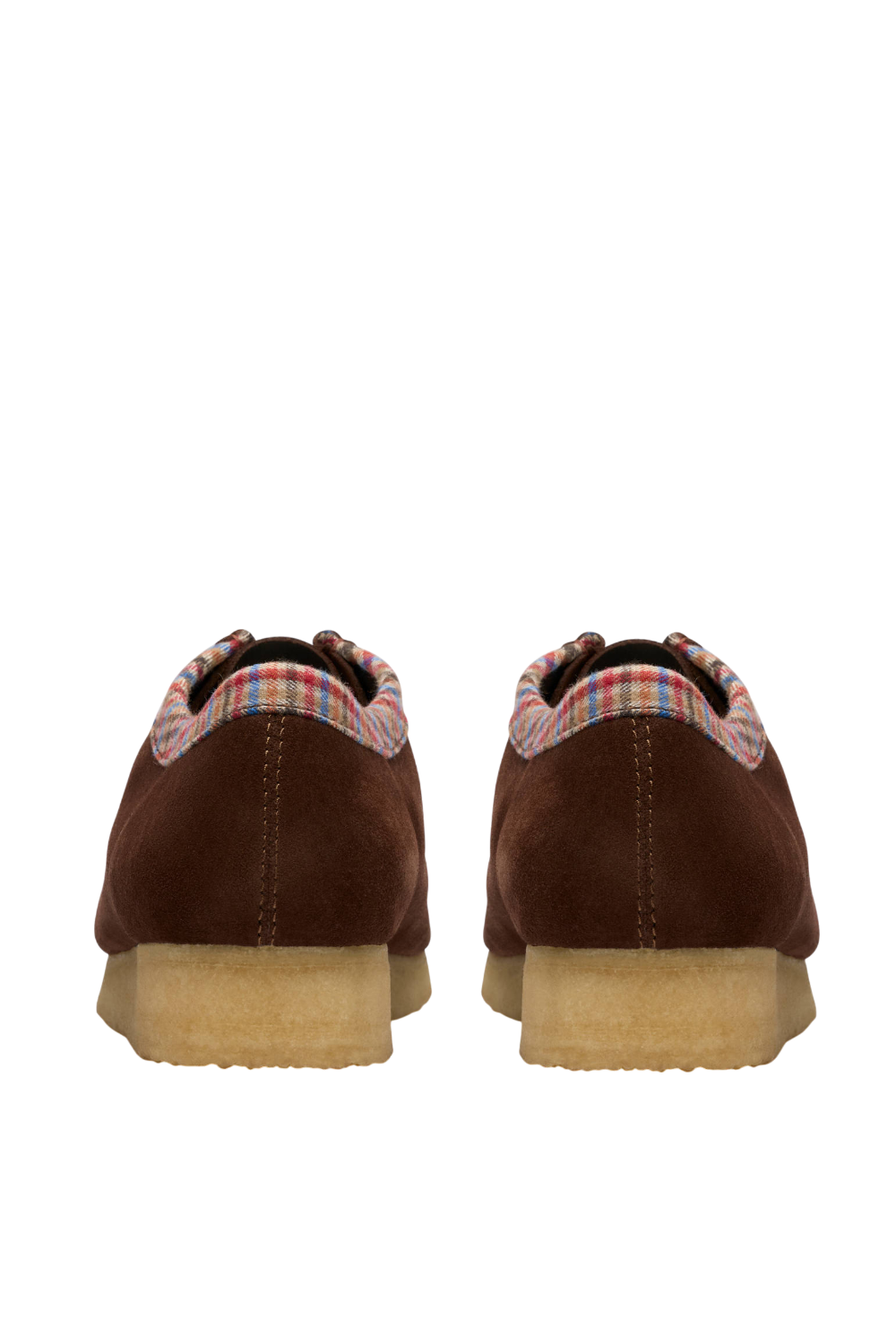 תמונת תקריב של נעלי מוקסינים וולבי