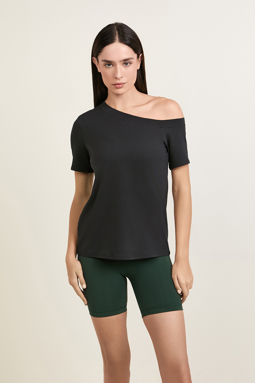 תמונת דוגמן קידמית של Off-The-Shoulder Cotton T-Shirt