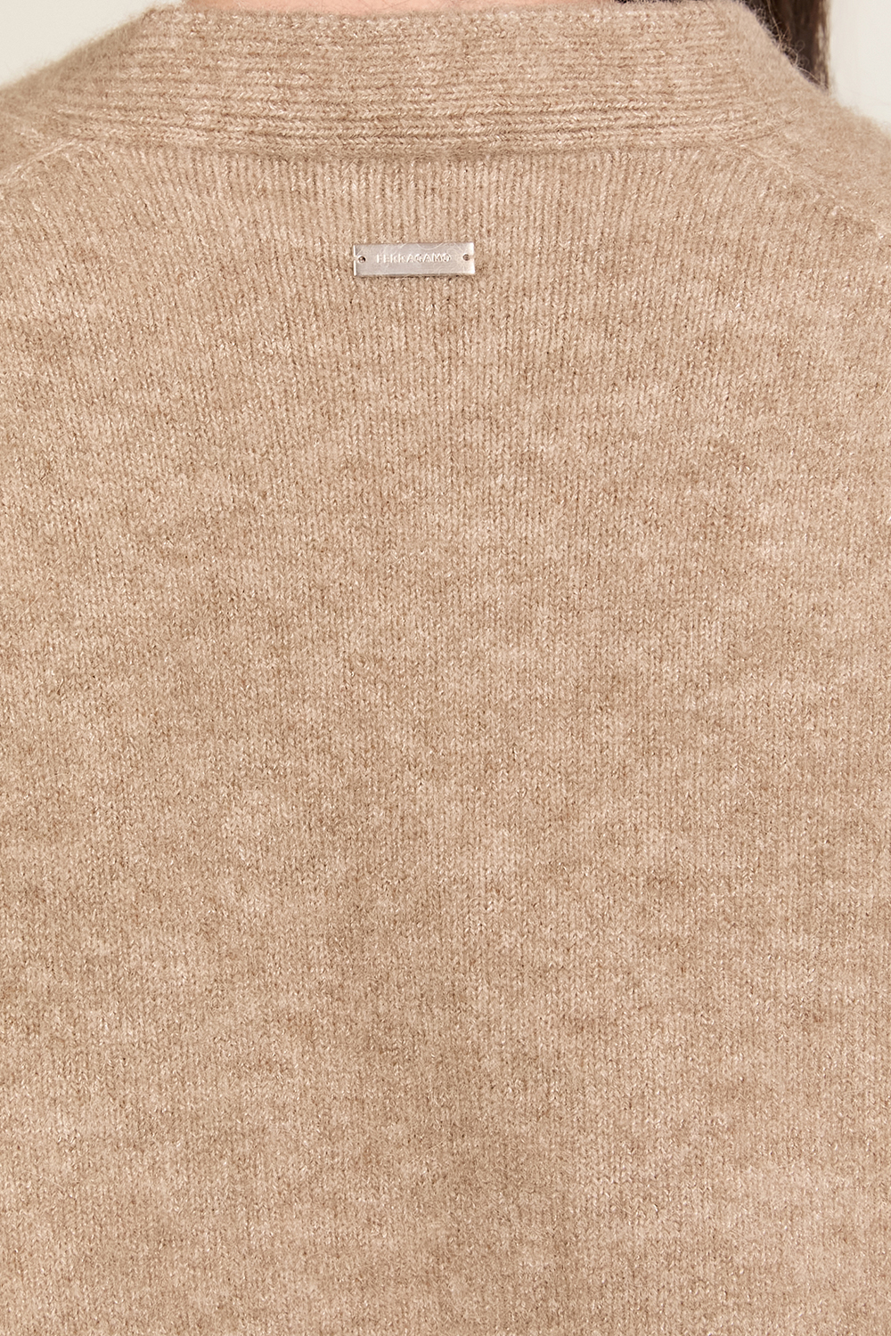 תמונת תקריב דוגמן של קרדיגן אוברסייז