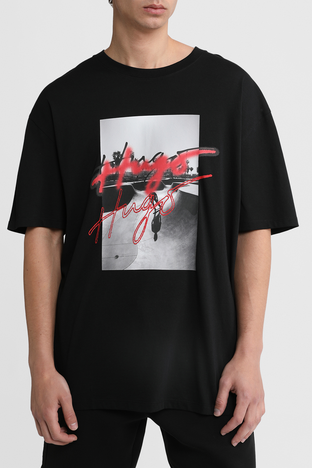 תמונת דוגמן קידמית של חולצת טי הדפס גרפיטי