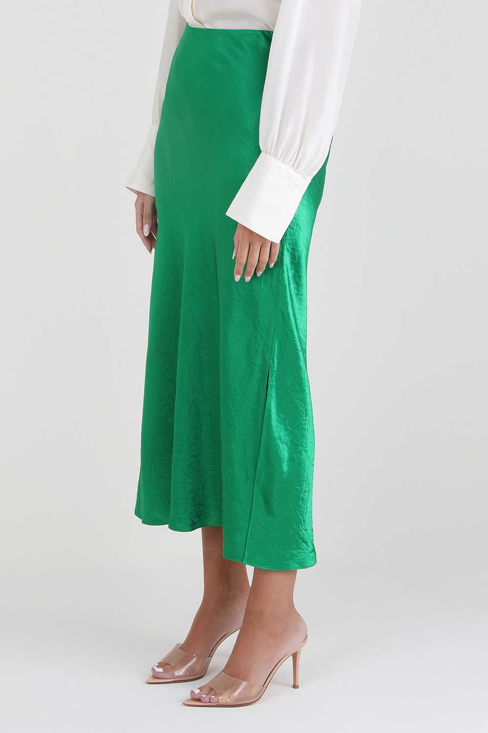 תמונת דוגמן קידמית של חצאית סליפ מידי מסאטן עם שסע