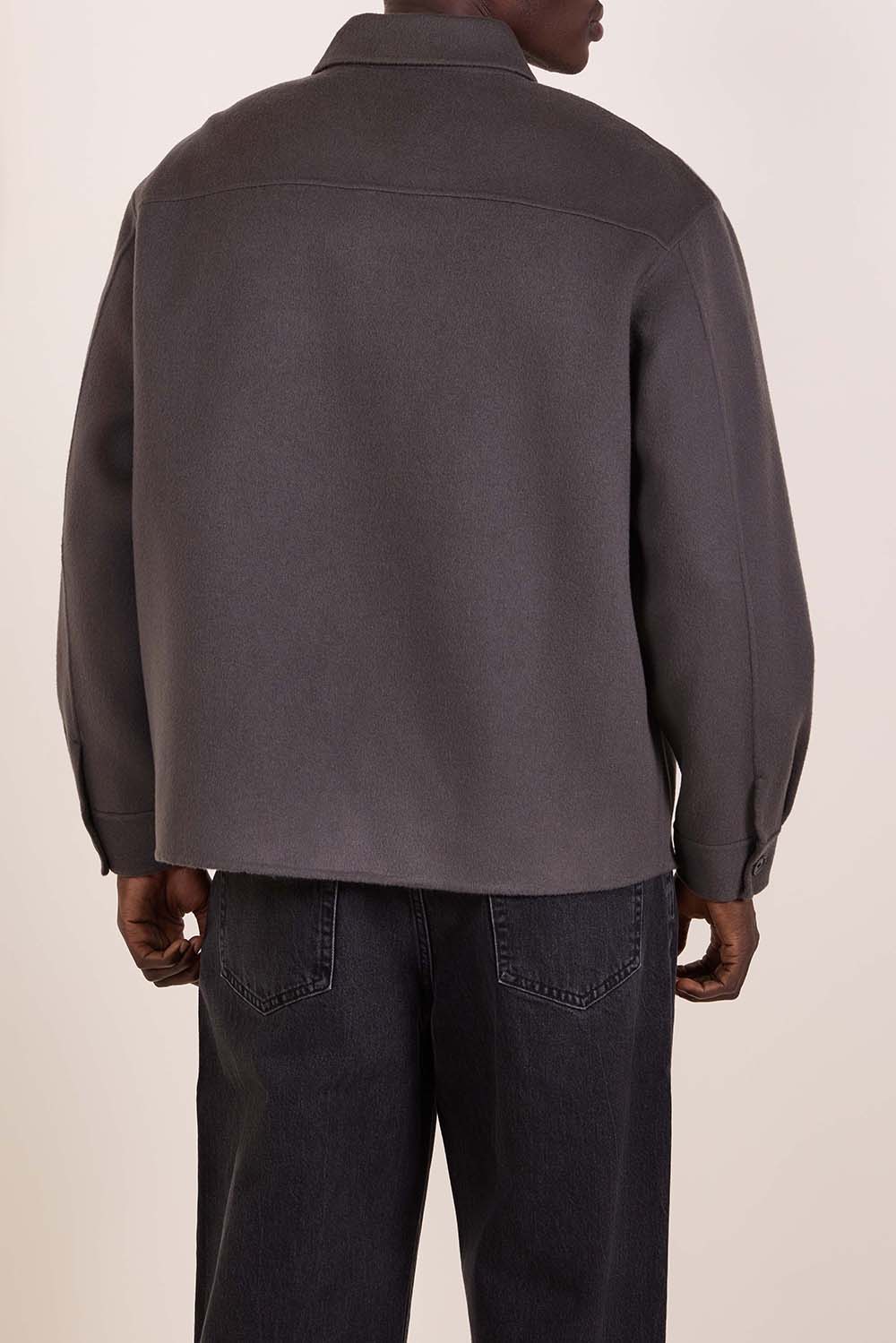 תמונת דוגמן אחורית של ז'קט צמר