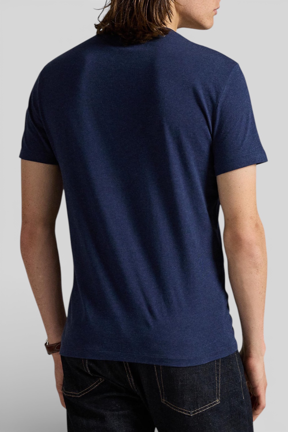 תמונת דוגמן אחורית של חולצת טי