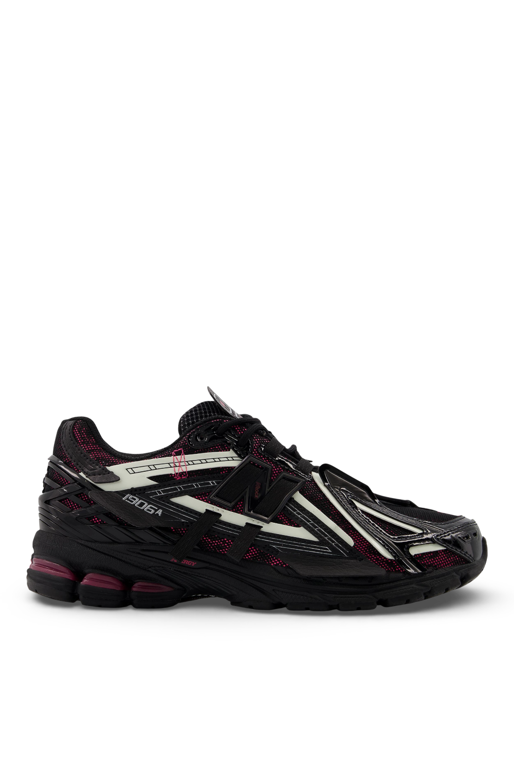 תמונה קידמית של נעלי סניקרס 1906