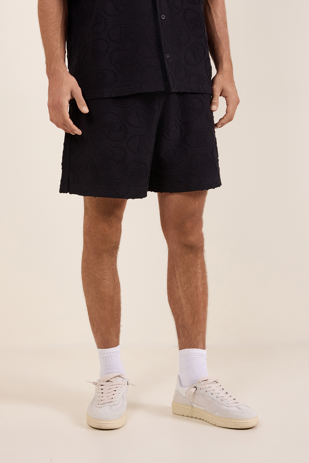 תמונת דוגמן קידמית של מכנסיים קצרים