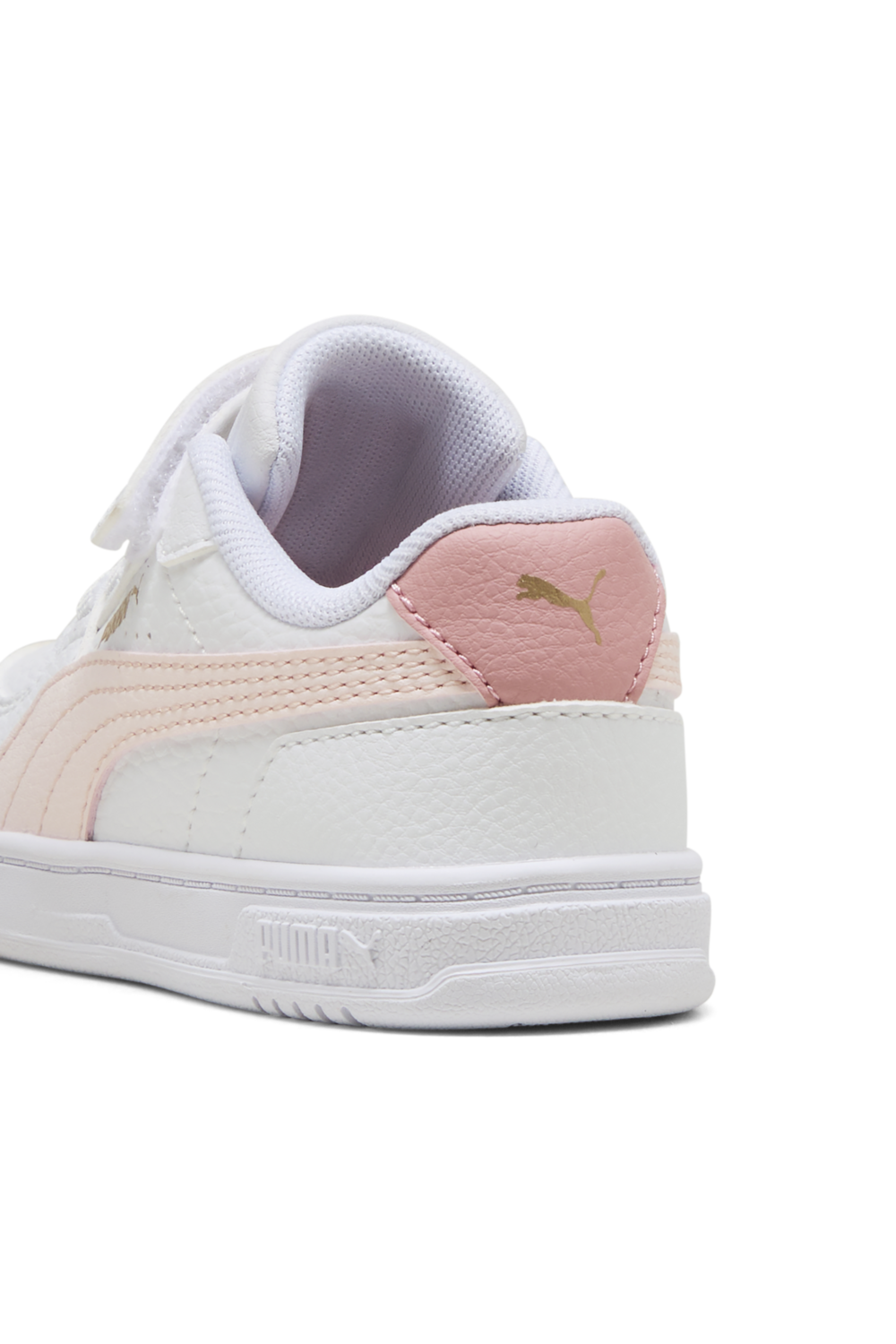 תמונת פנים של נעלי סניקרס