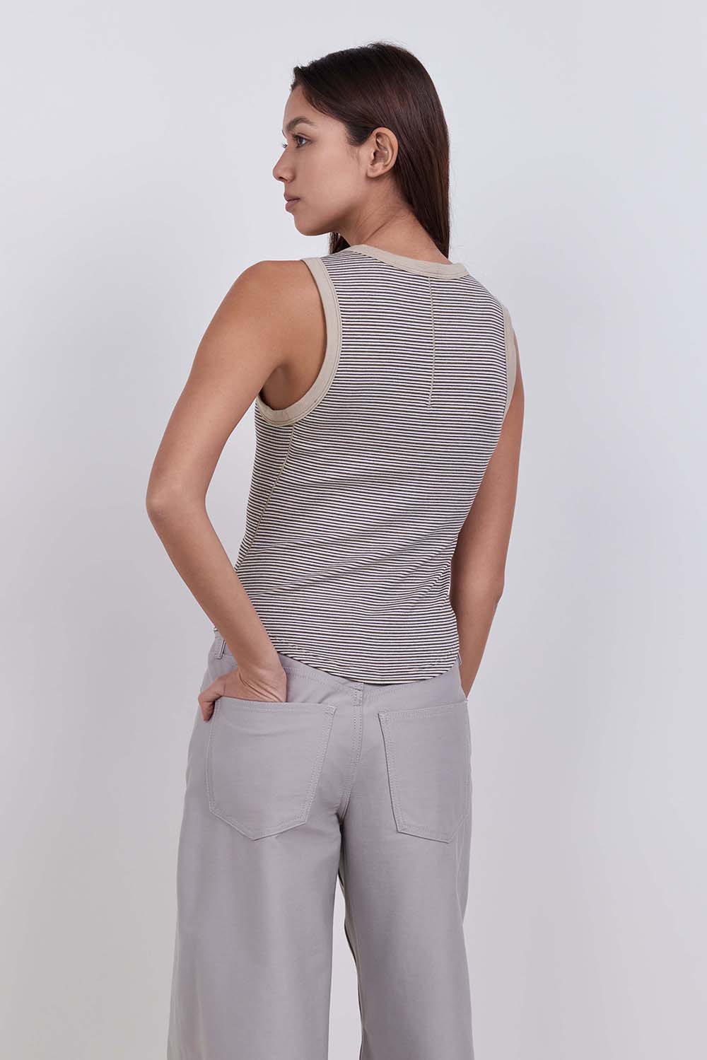 תמונת דוגמן אחורית של Hold Tight Crewneck Tank Top