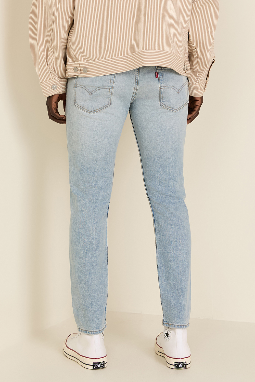 תמונת דוגמן אחורית של מכנסי ג'ינס טאפר סלים 512