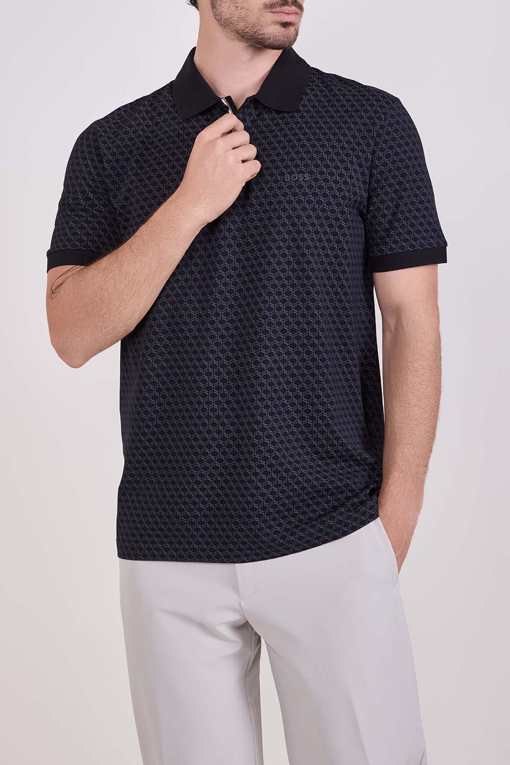 תמונת דוגמן קידמית של חולצת פולו