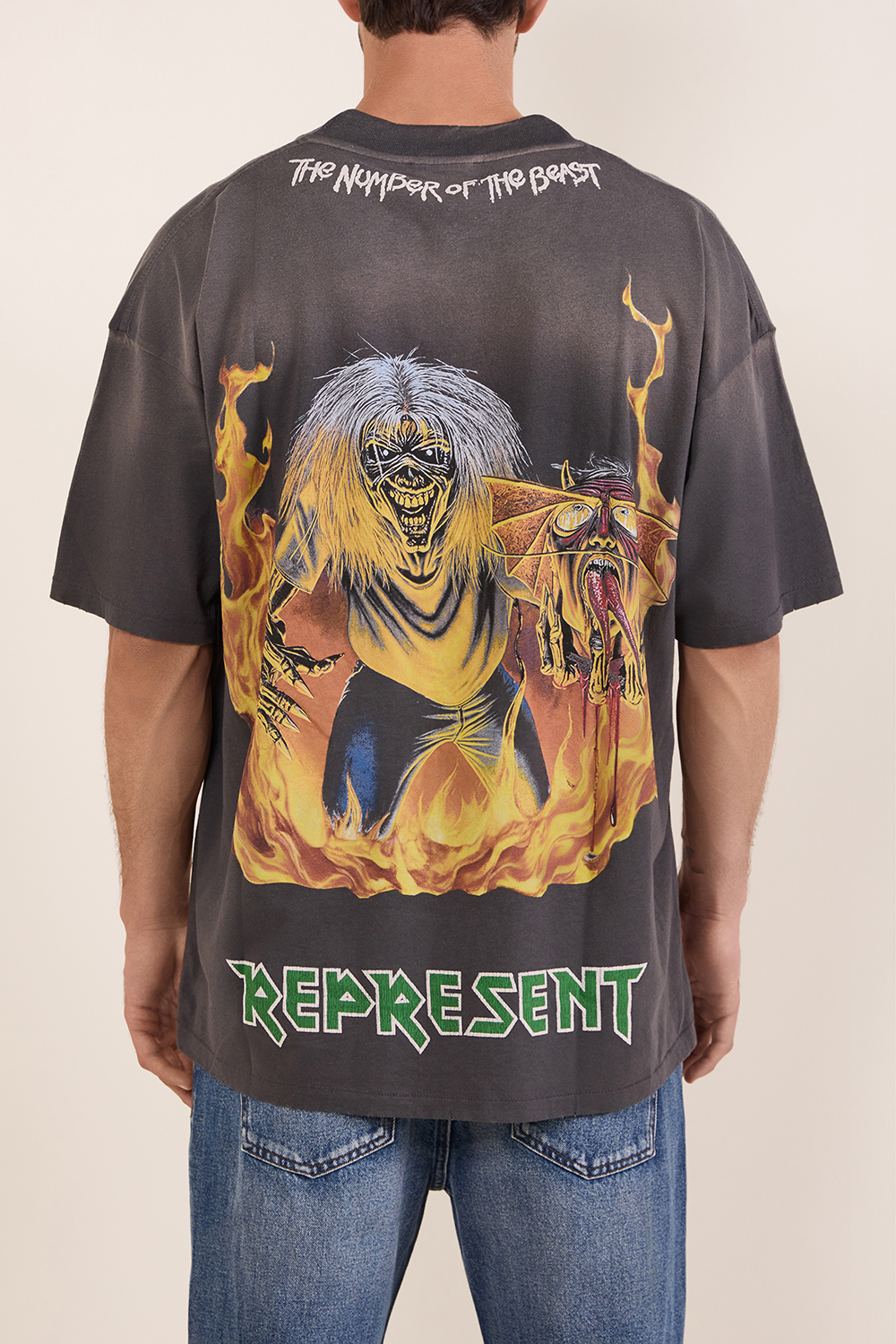 תמונת תקריב דוגמן של חולצת טי במהדורת 50 שנה לאיירון מיידן